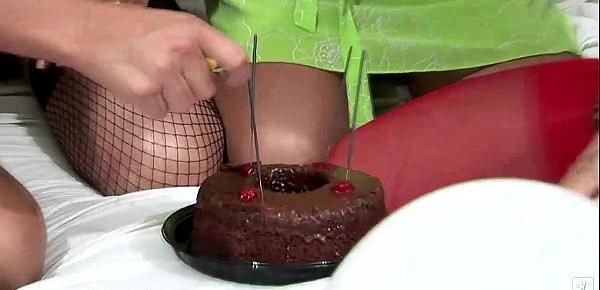  Shemales in lingerie are eating chocolate cake and get messy